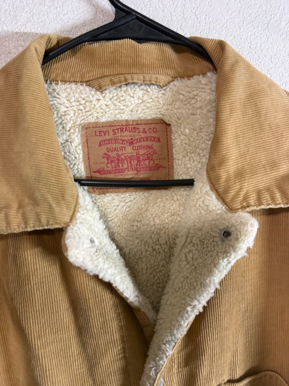Levi Strauss & Co. Men's Vintage Tan Corduroy Sherpa Trucker Jacket Size XL - Picture 2 of 9